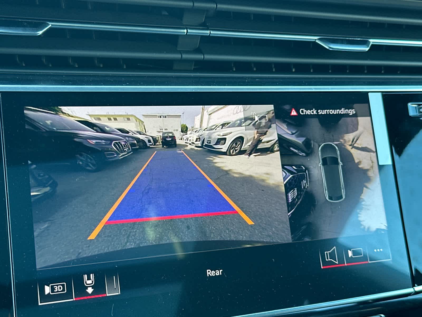 Thumbnail: 2026 Audi Q8 - 20