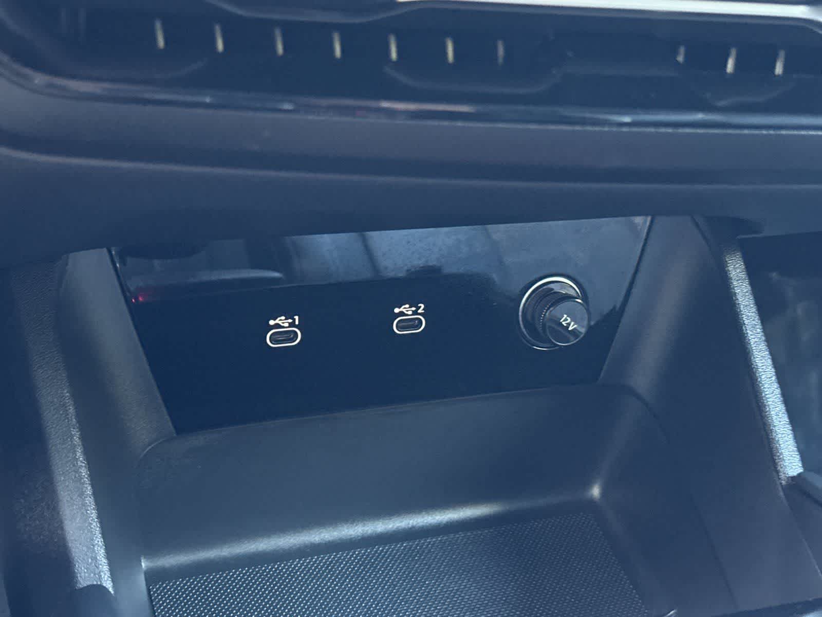 Thumbnail: 2025 Audi Q6 e-tron - 21