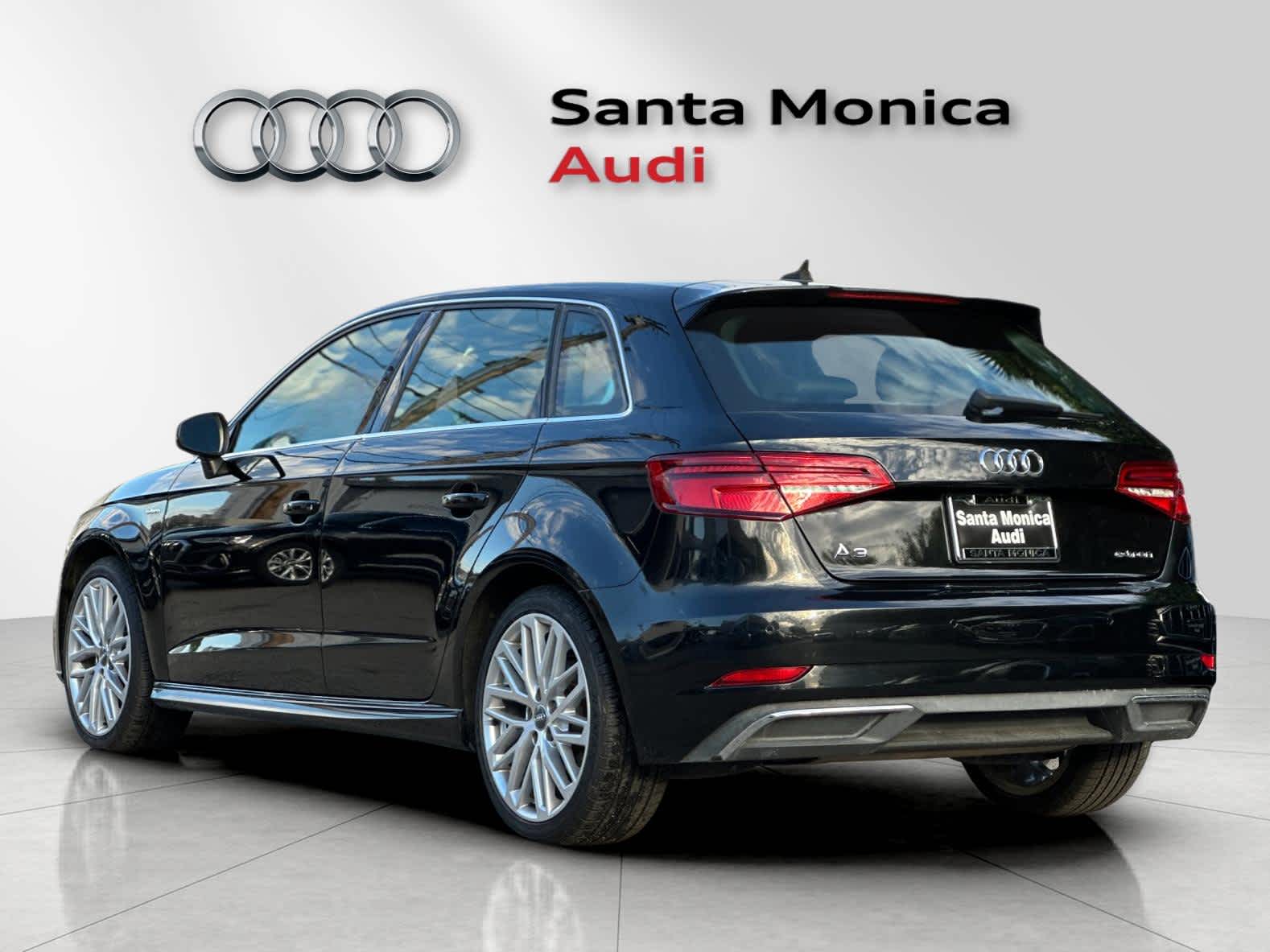 Thumbnail: 2018 Audi A3 e-tron - 6