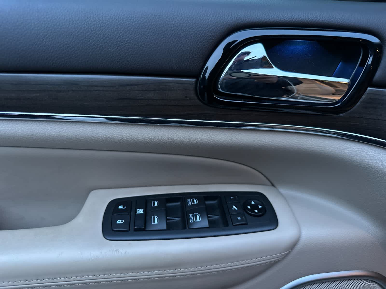 Thumbnail: 2020 Jeep Grand Cherokee - 12