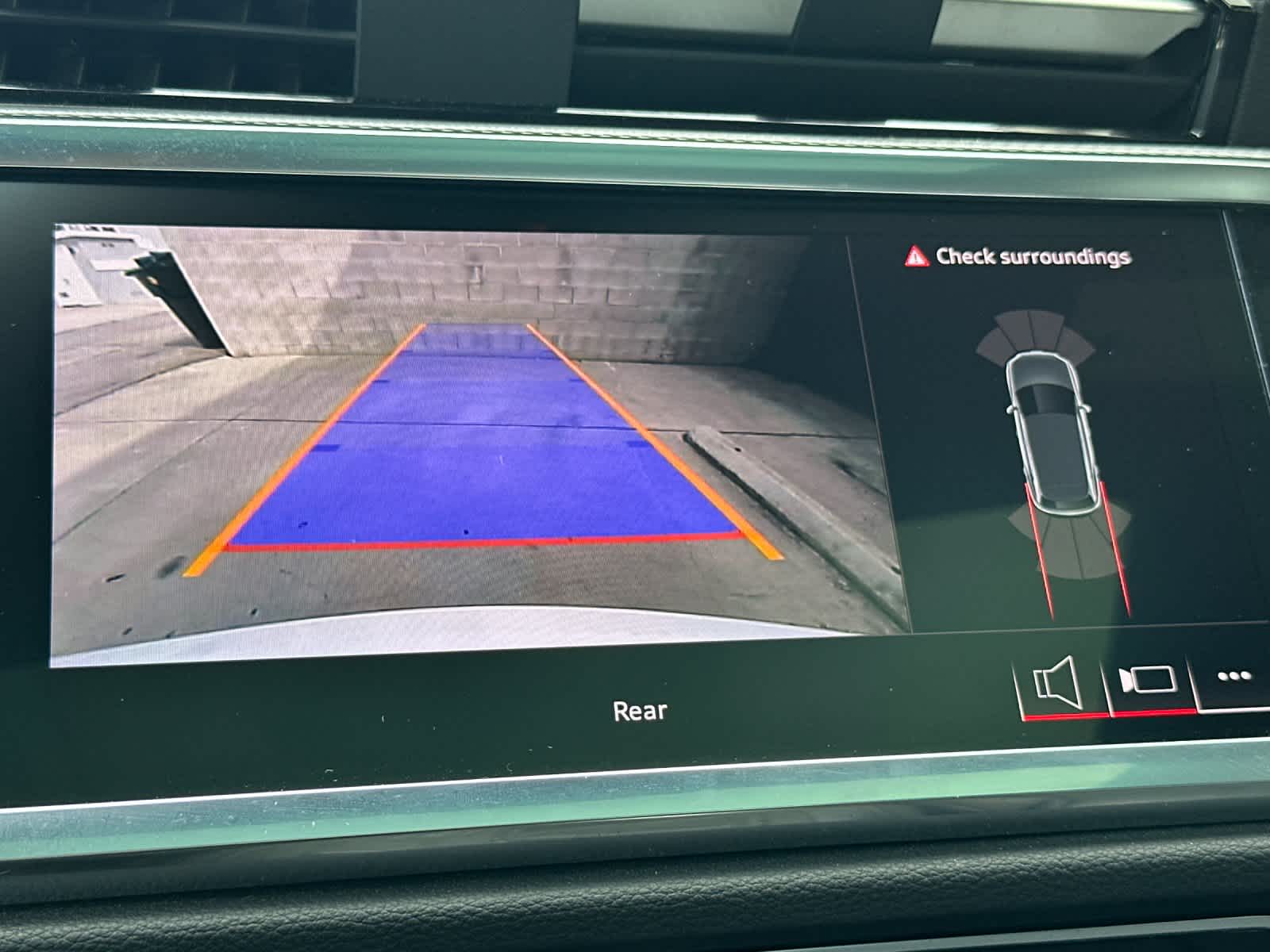 Thumbnail: 2025 Audi Q3 - 19