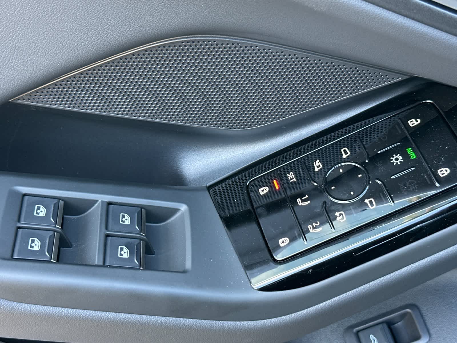 Thumbnail: 2025 Audi e-tron - 12