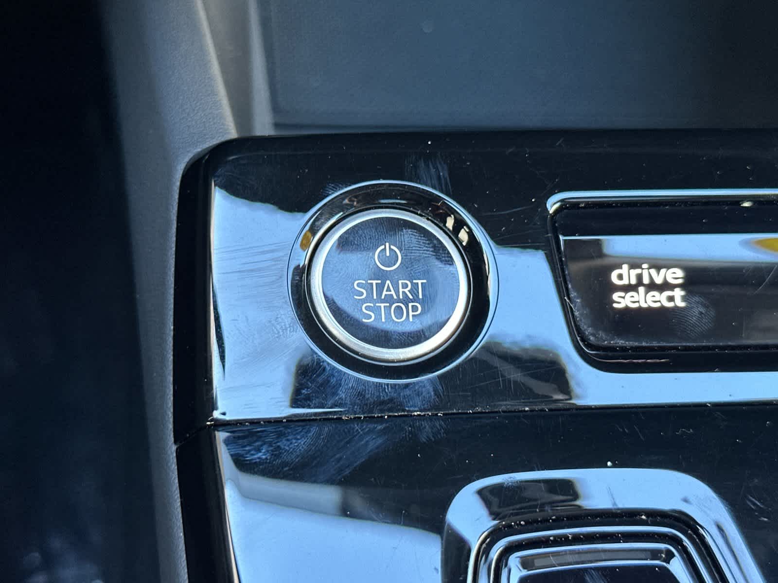 Thumbnail: 2025 Audi Q6 e-tron - 22