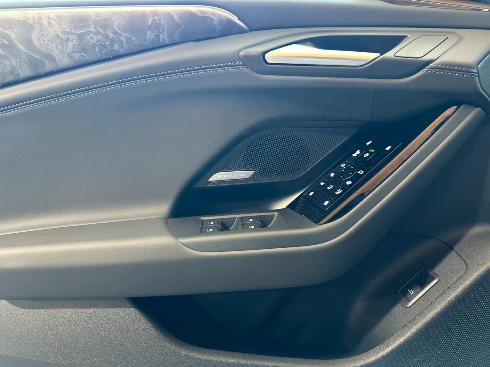 Thumbnail: 2025 Audi e-tron - 12