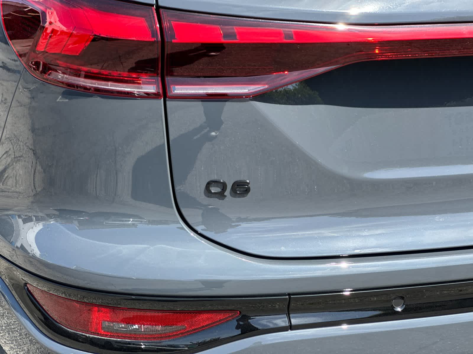 Thumbnail: 2025 Audi Q6 e-tron - 28