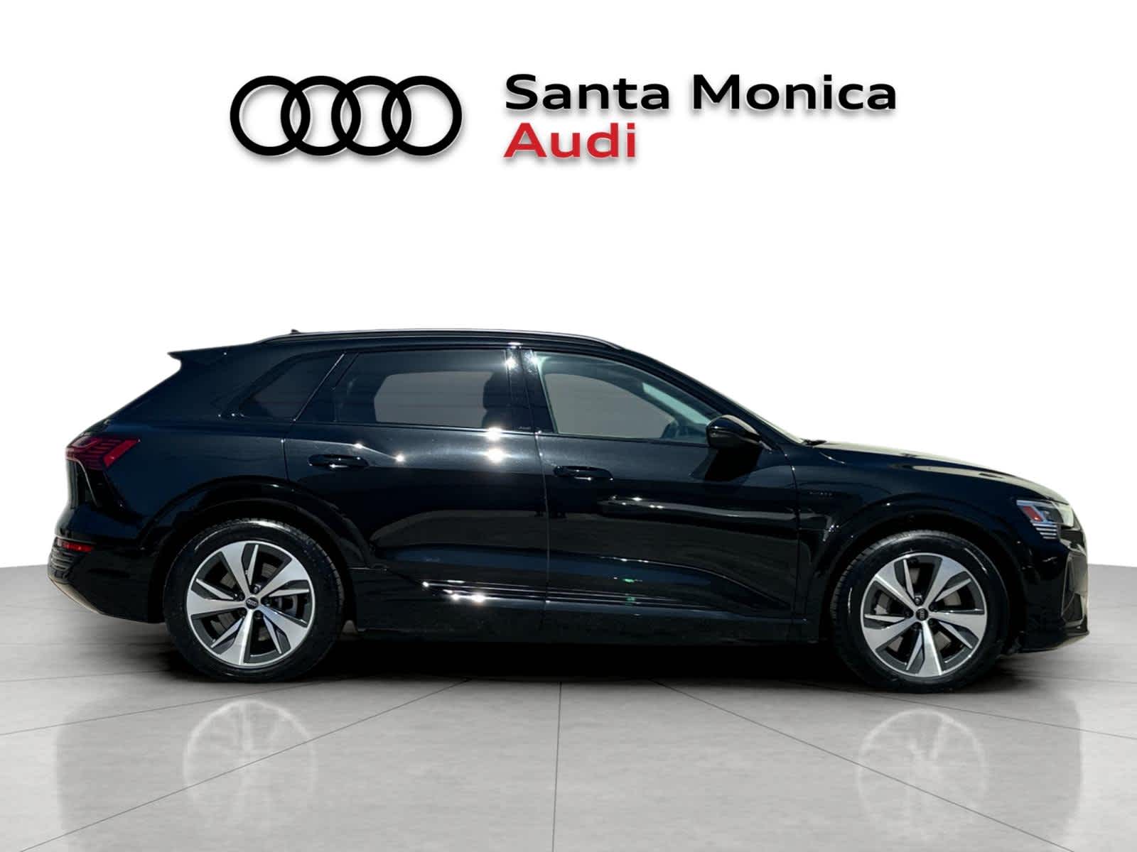 Thumbnail: 2024 Audi Q8 e-tron - 8
