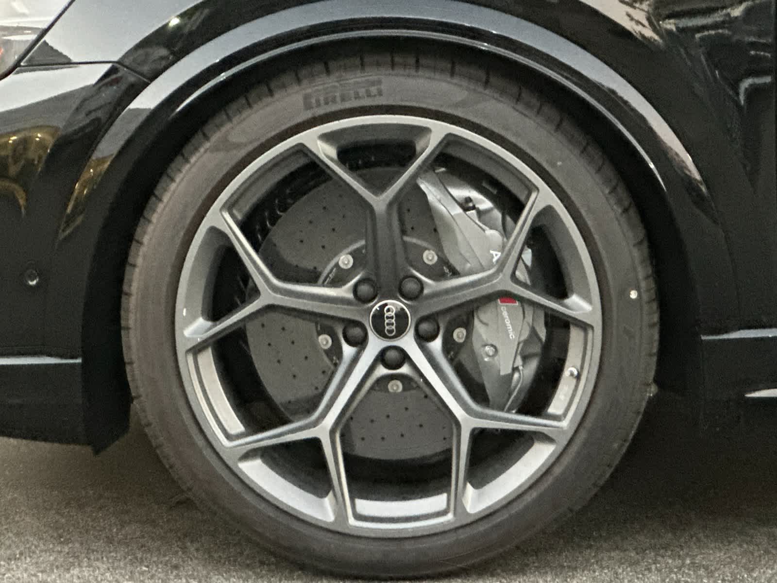 Thumbnail: 2025 Audi RS Q8 - 27