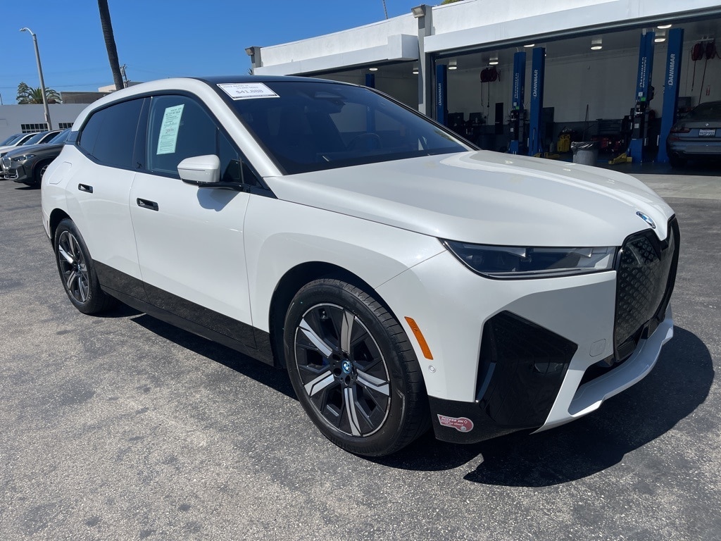 2022 BMW iX Base's photo