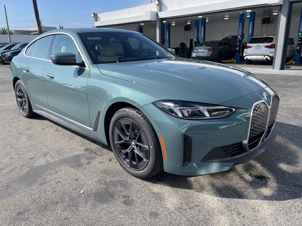 2025 BMW i4 40's photo