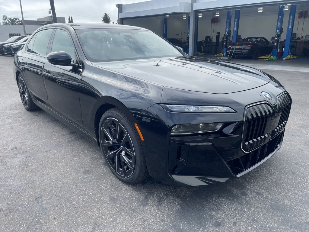 2025 BMW 740i Sedan 