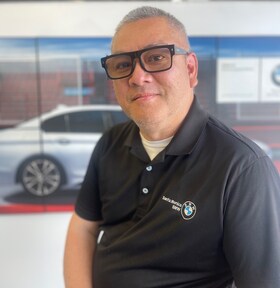 Staff member Thomas Nguyen from ID_495c95b3d54e