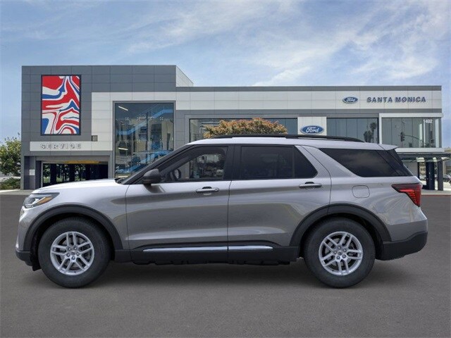 2025 Ford Explorer photo 2