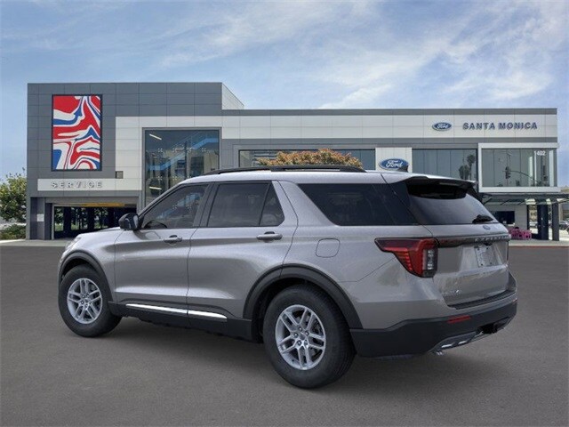 2025 Ford Explorer photo 3