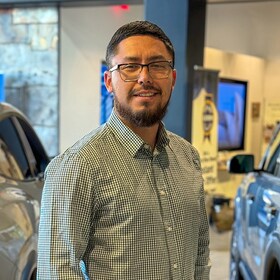 Staff member Antonio Becerra from ID_275162eacefd