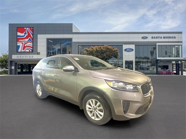 Used 2019 Kia Sorento LX with VIN 5XYPG4A35KG523425 for sale in Santa Monica, CA