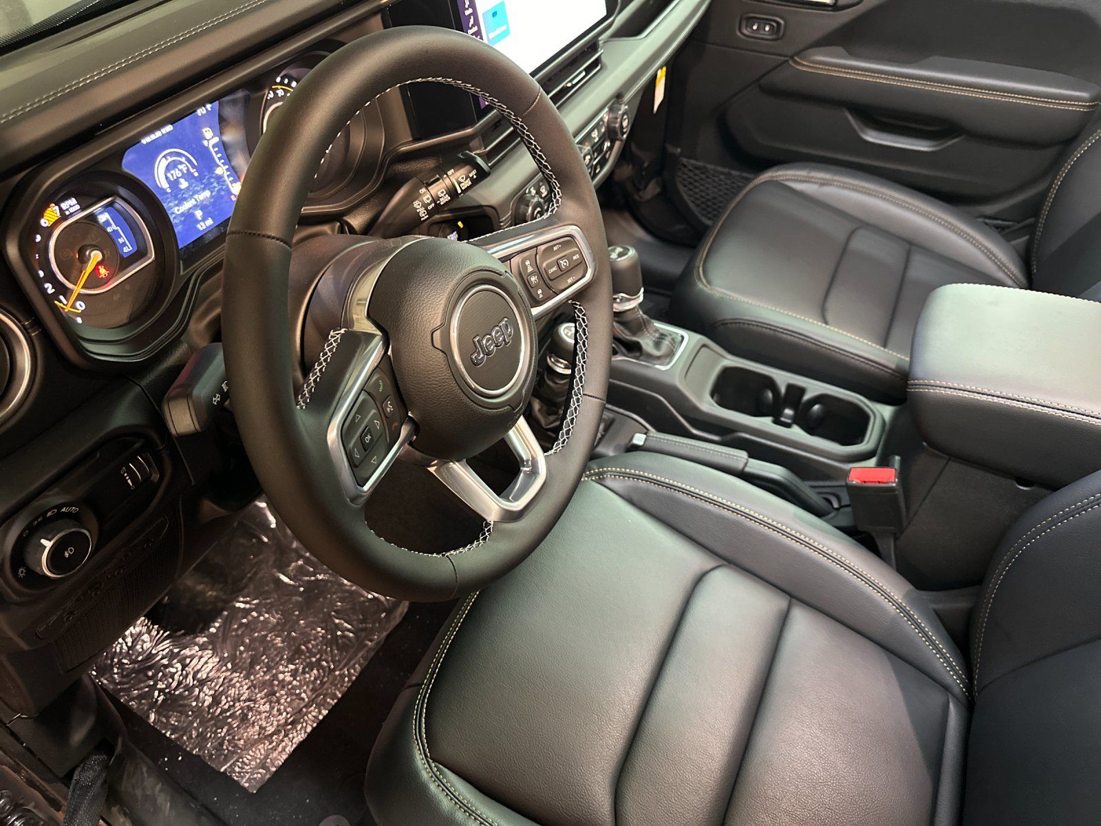 2025 Jeep Wrangler 4-Door Sahara - Photo 9