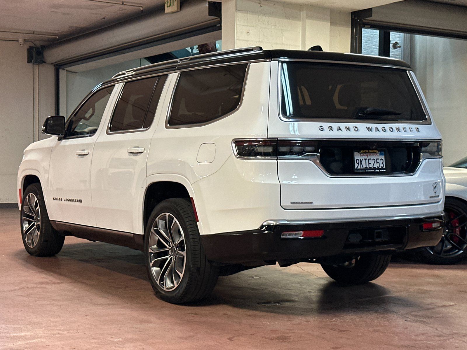 2023 Jeep Grand Wagoneer Series III photo 2