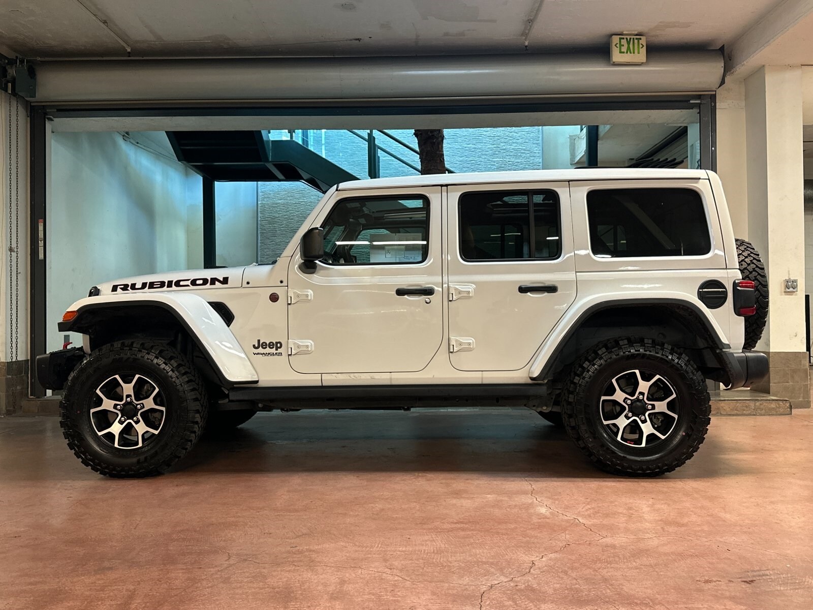 2019 Jeep Wrangler Unlimited Rubicon photo 2