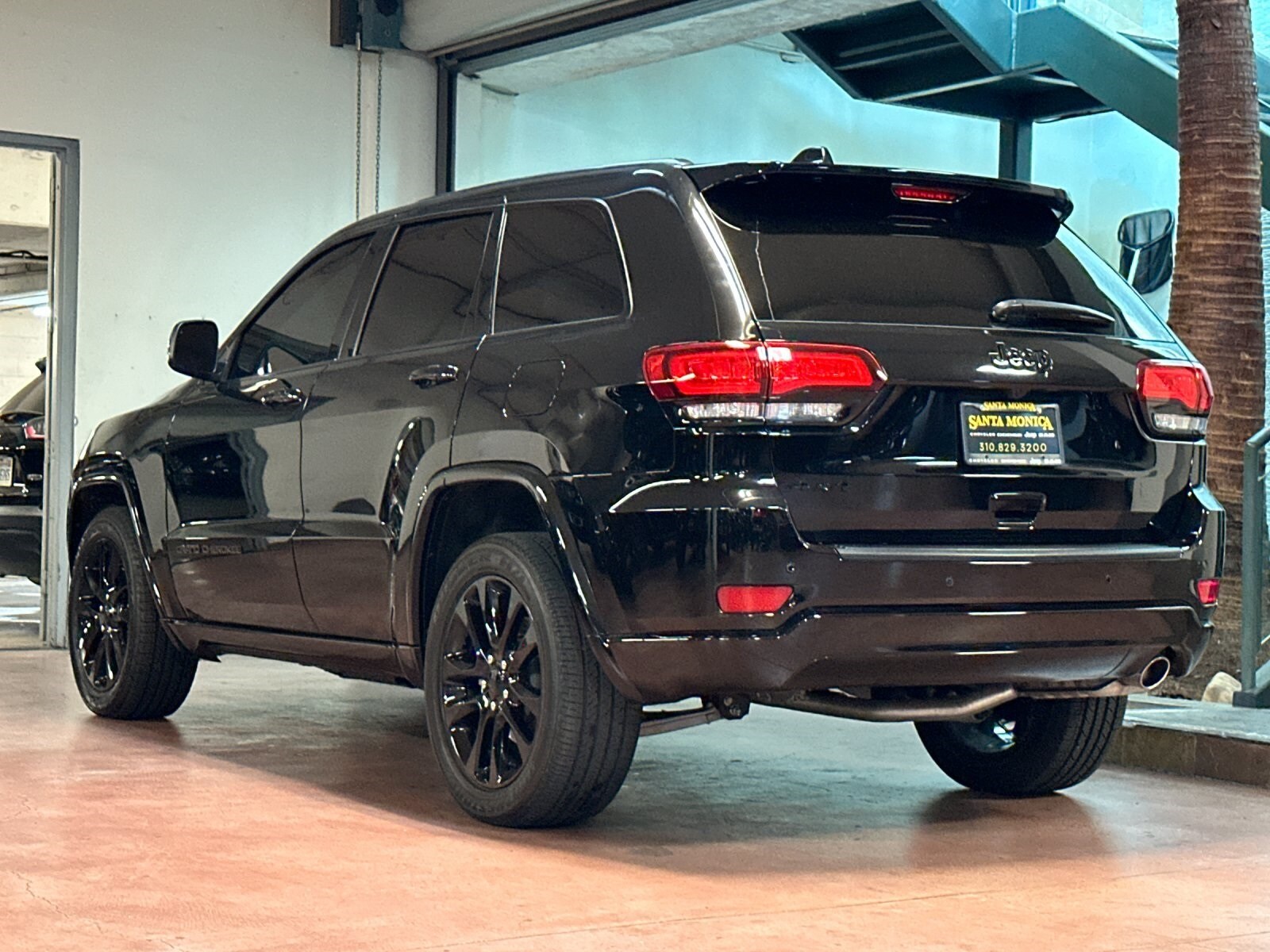 2021 Jeep Grand Cherokee Laredo X photo 3