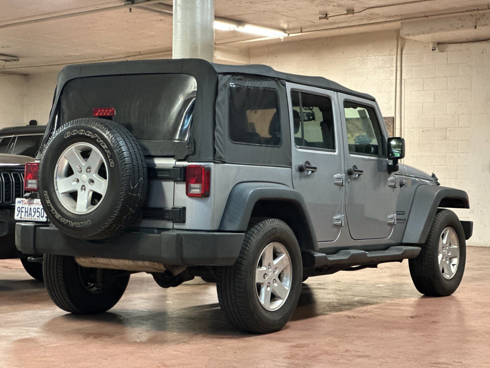 2015 Jeep Wrangler Unlimited Sport photo 4
