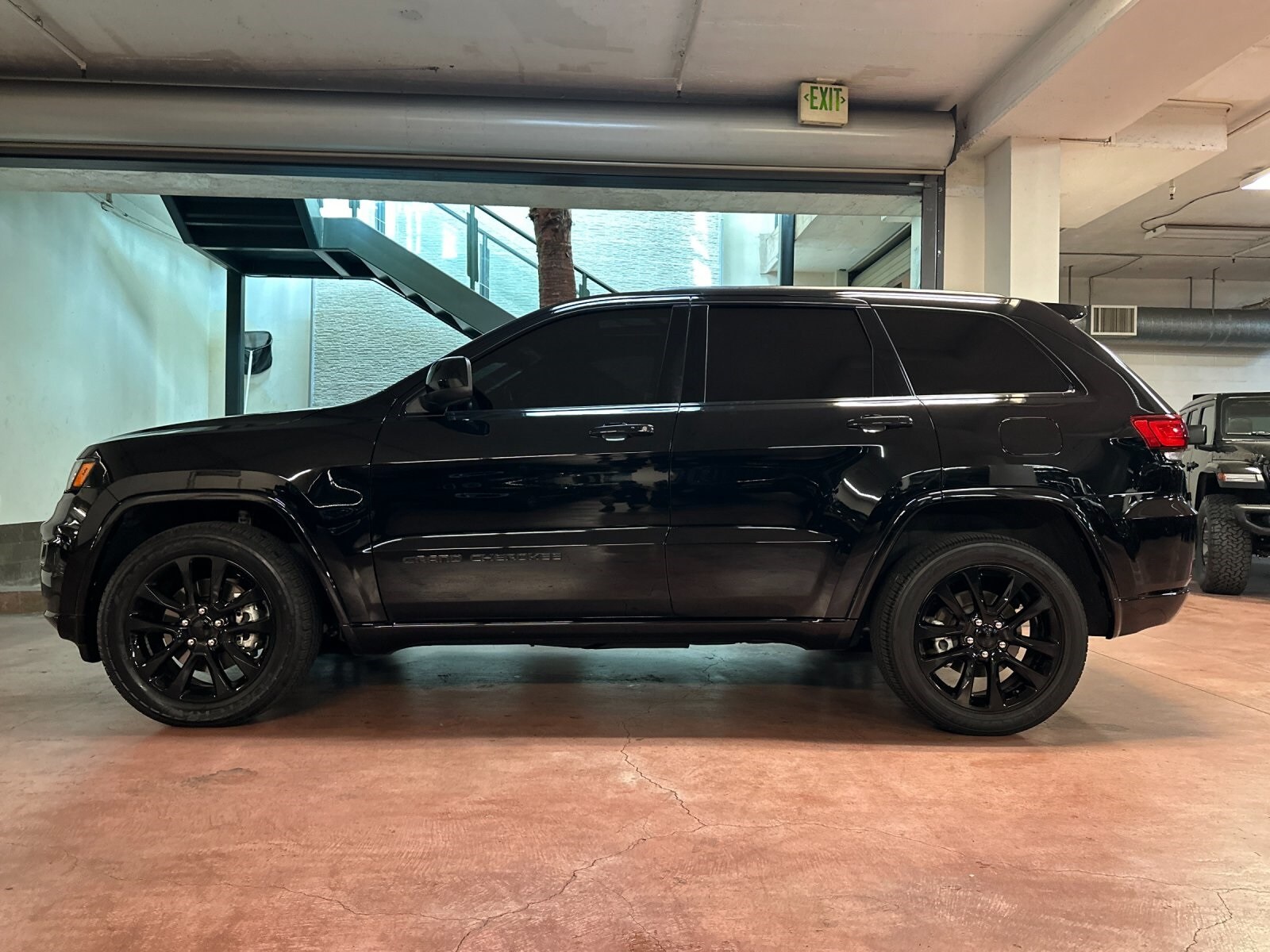 2021 Jeep Grand Cherokee Laredo X photo 2