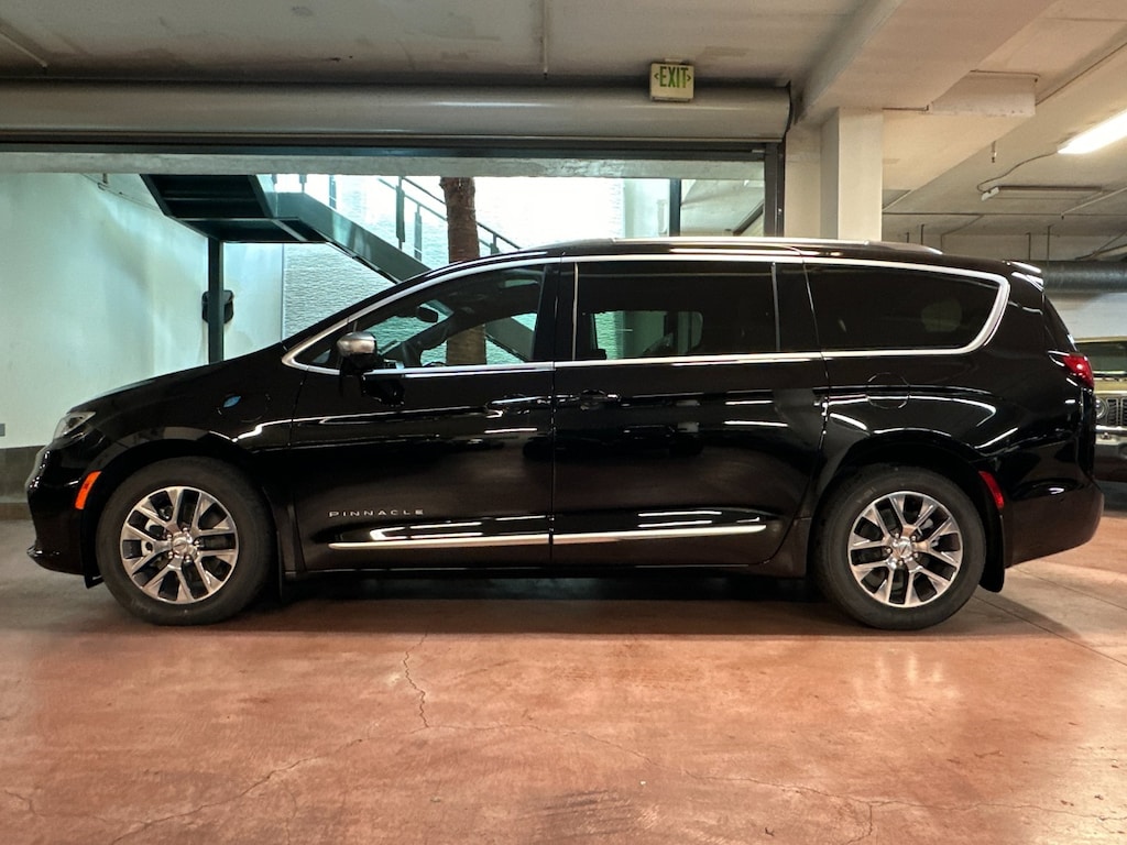 New 2025 Chrysler Pacifica Hybrid PACIFICA PLUG-IN HYBRID PINNACLE Passenger Van