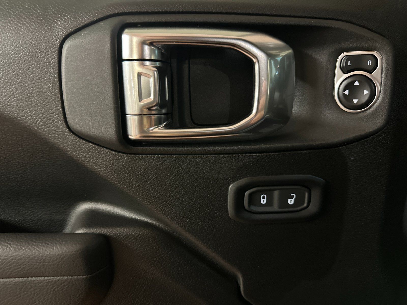 2025 Jeep Wrangler 2-Door Rubicon - Photo 10