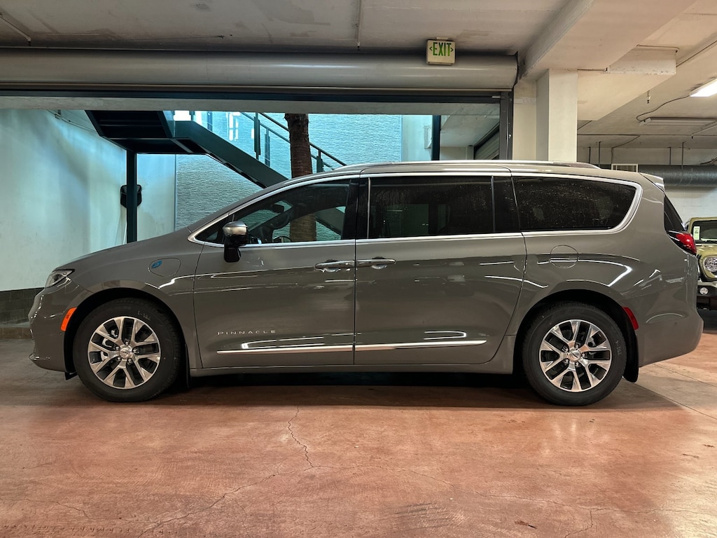 New 2025 Chrysler Pacifica Hybrid PACIFICA PLUG-IN HYBRID PINNACLE Passenger Van