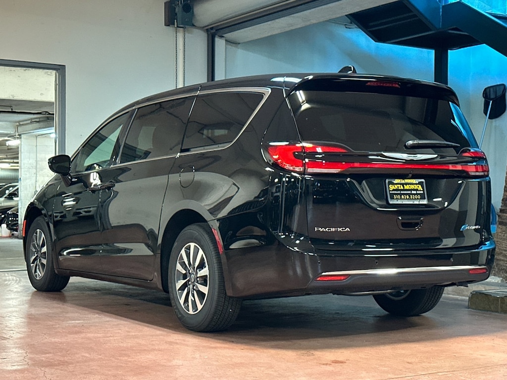 New 2026 Chrysler Pacifica Plug-In Hybrid SELECT Passenger Van