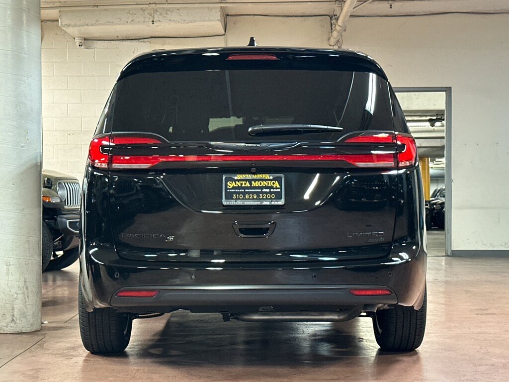 New 2026 Chrysler Pacifica LIMITED AWD Passenger Van