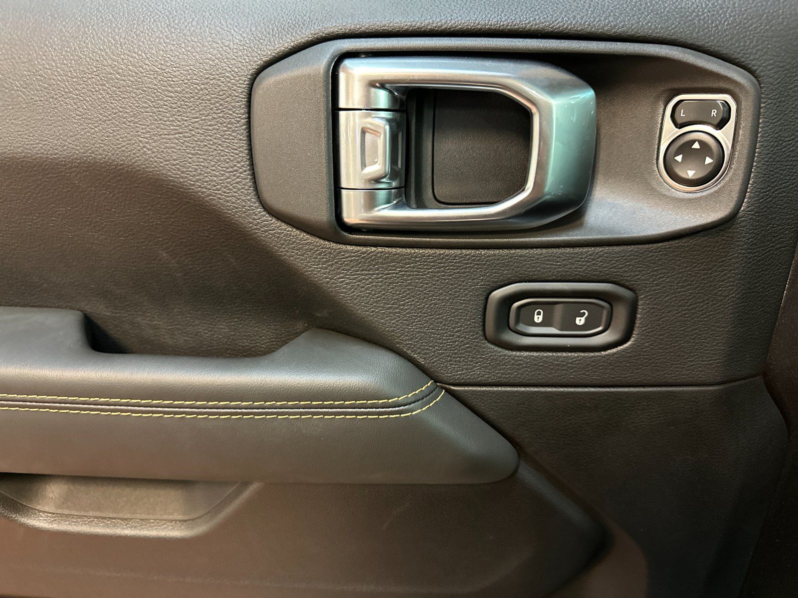 2025 Jeep Wrangler 4-Door Sahara - Photo 10