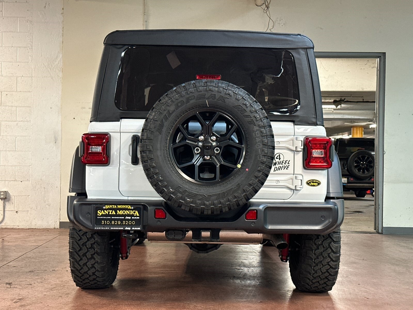 2025 Jeep Wrangler Willys photo 4