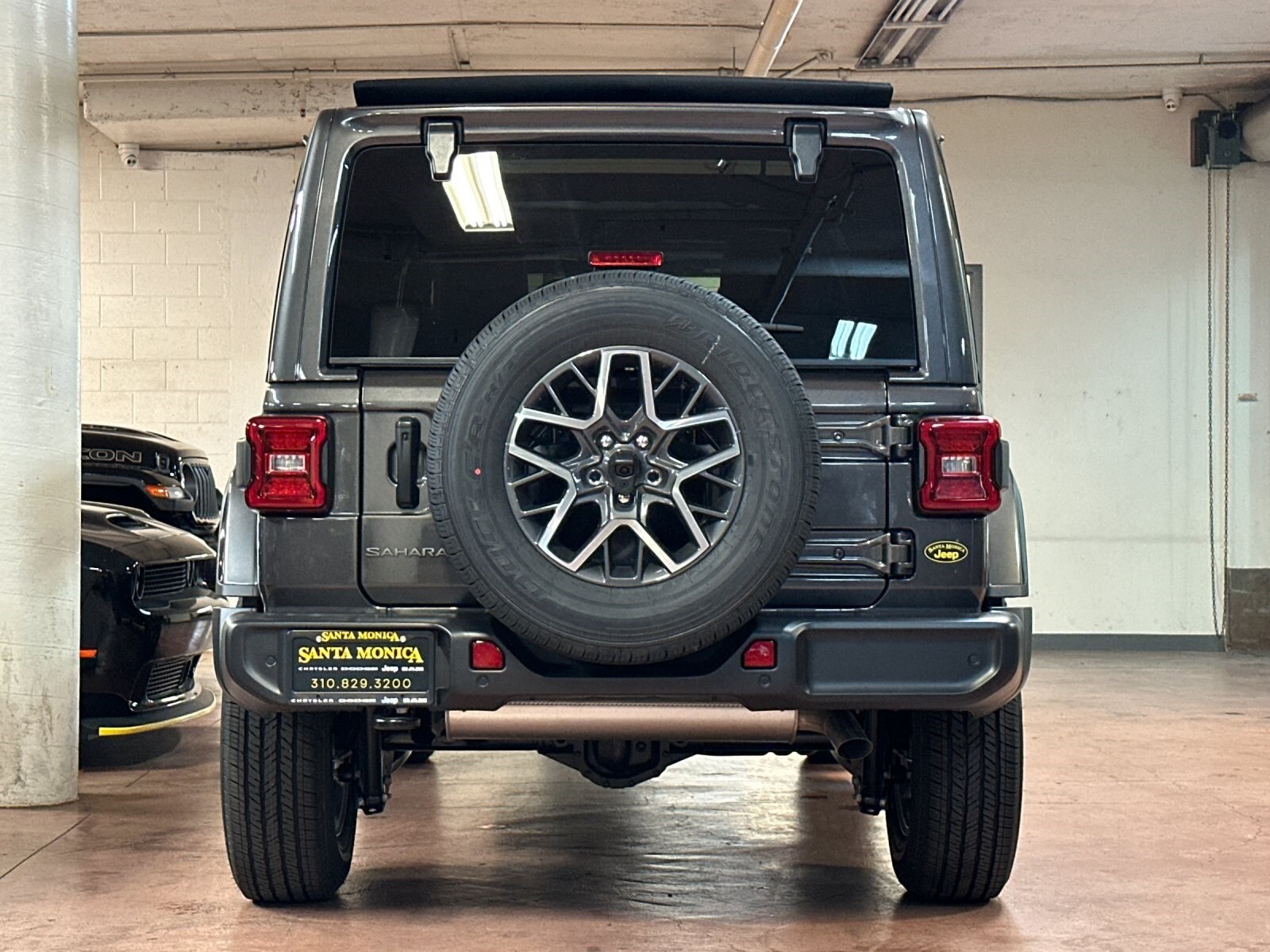 2025 Jeep Wrangler Sahara photo 4