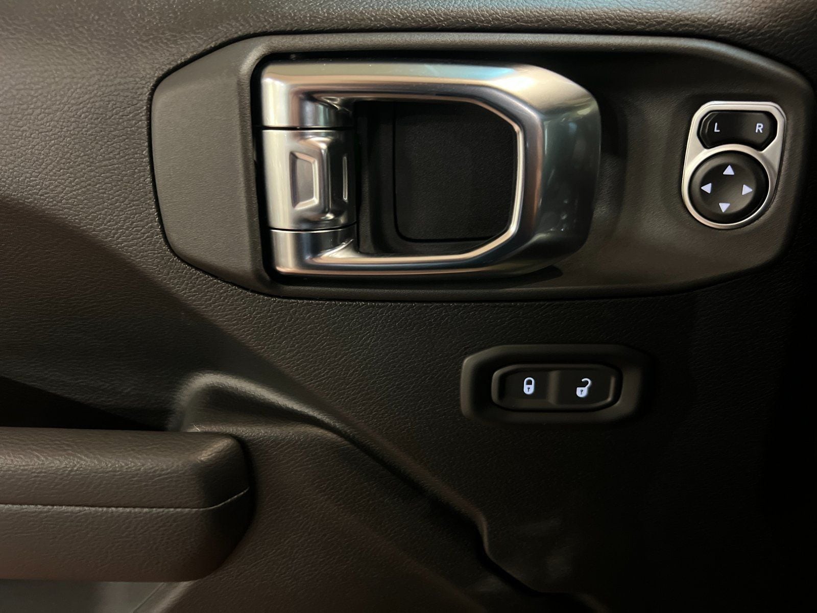 2026 Jeep Wrangler 2-Door Willys - Photo 10