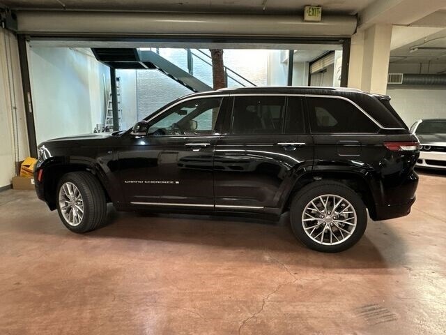 2023 Jeep Grand Cherokee Summit 4xe photo 2