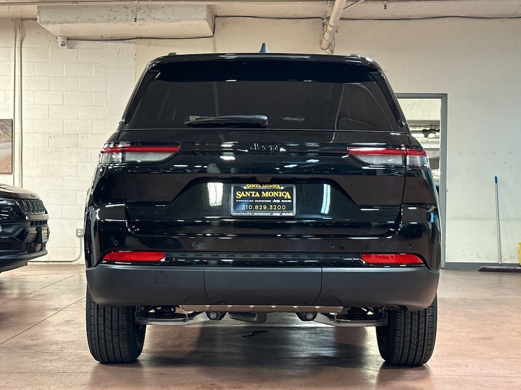 New 2025 Jeep Grand Cherokee ALTITUDE 4X4 Sport Utility