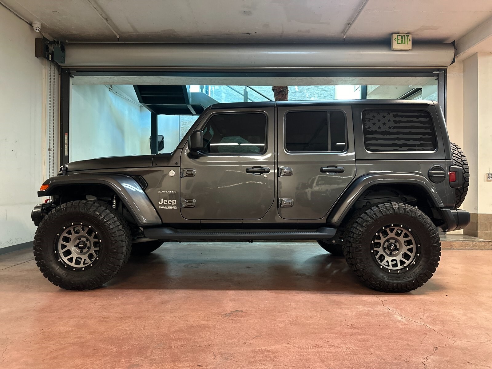2018 Jeep Wrangler Unlimited Sahara photo 2