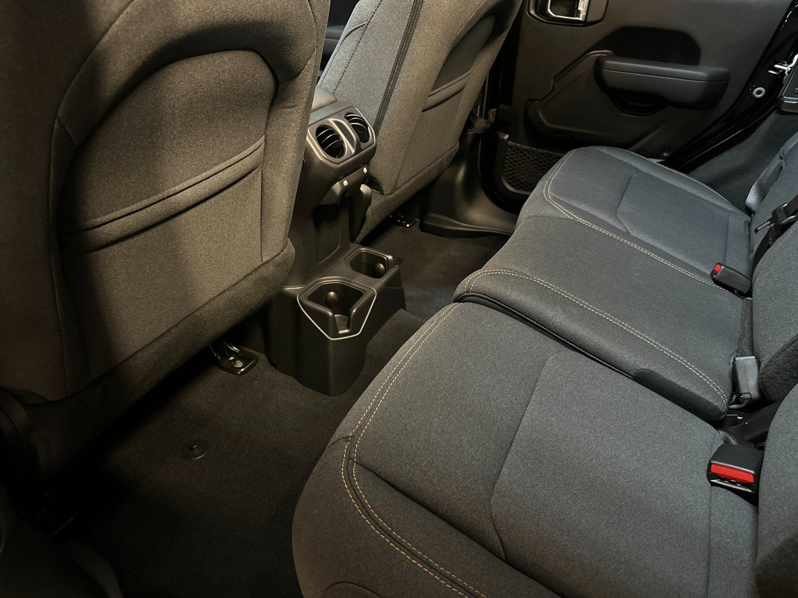 2025 Jeep Wrangler 4-Door Willys - Photo 11