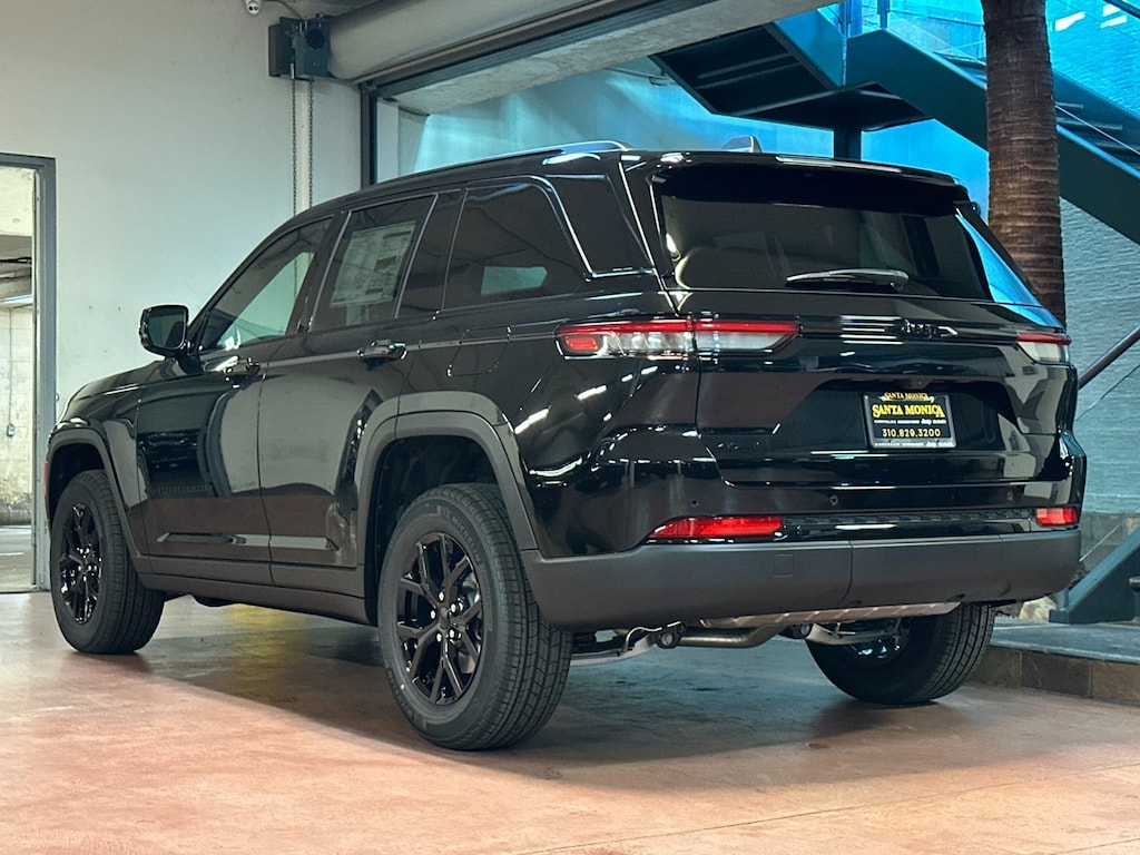 New 2025 Jeep Grand Cherokee ALTITUDE 4X4 Sport Utility
