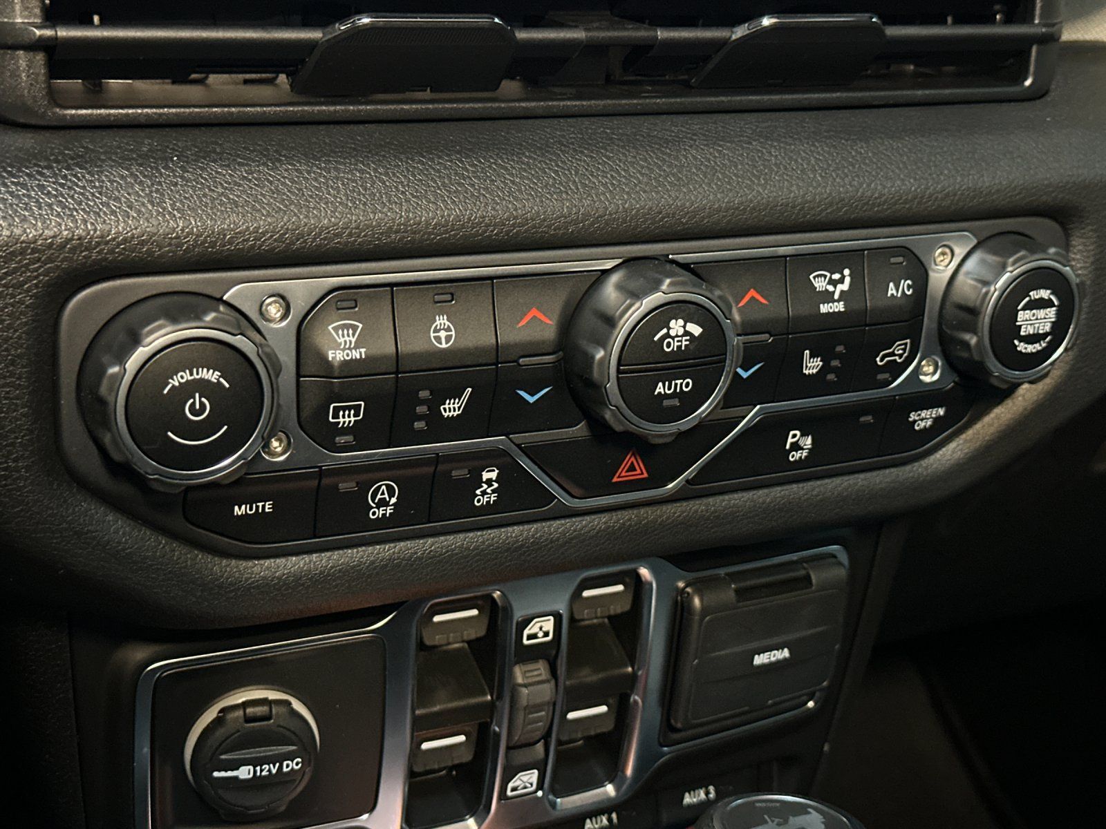 2025 Jeep Wrangler 4-Door Willys - Photo 19