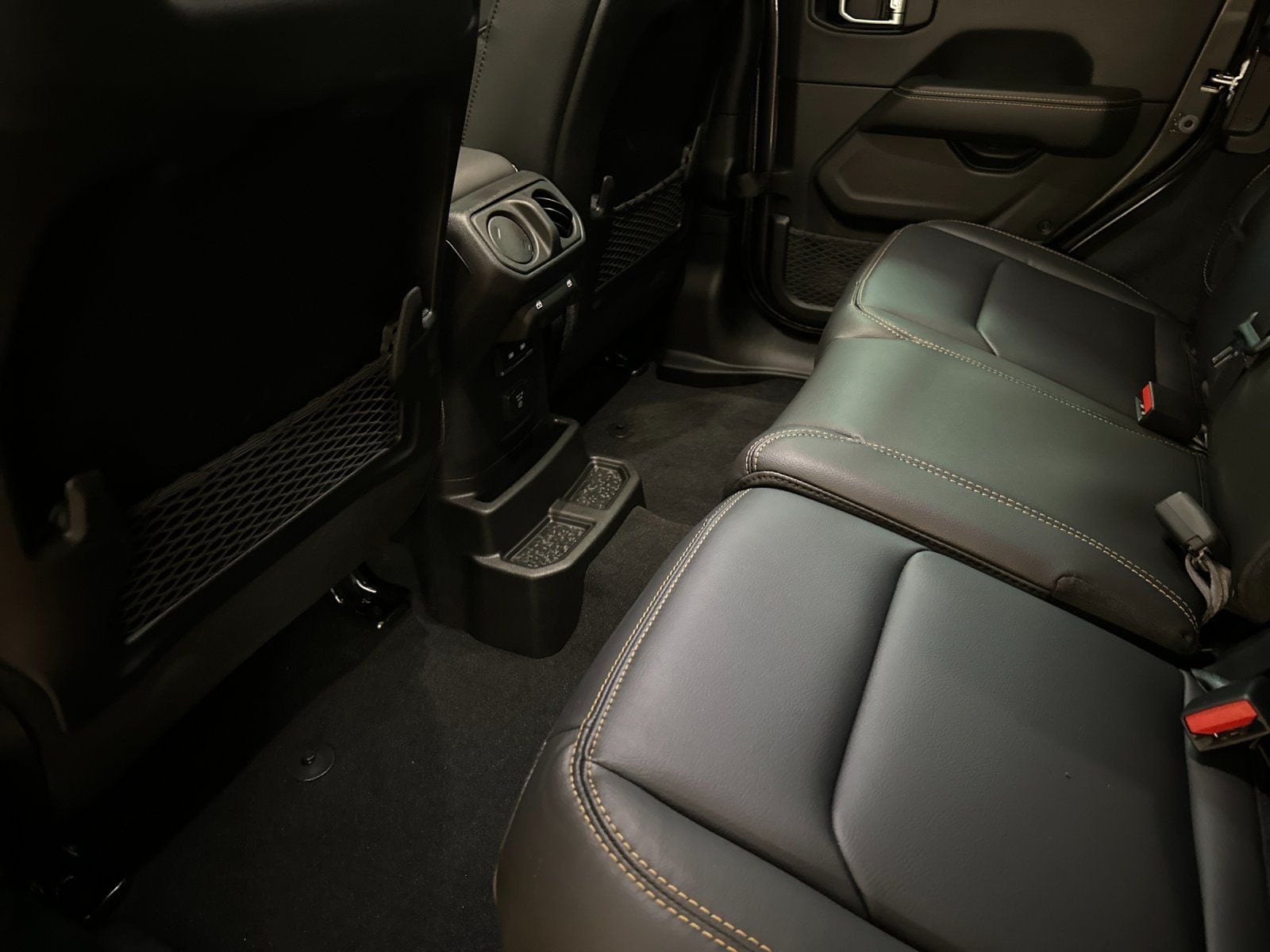 2025 Jeep Wrangler 4-Door Sahara - Photo 11