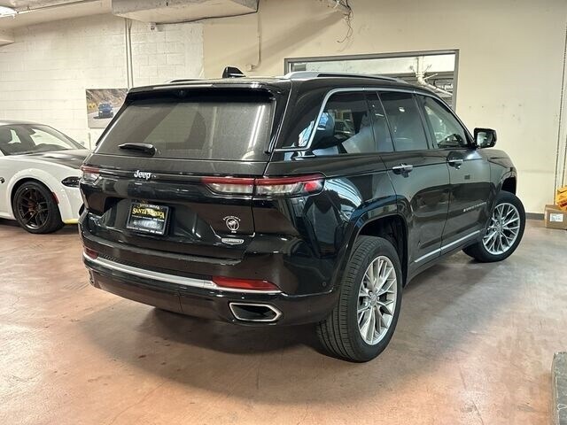 2023 Jeep Grand Cherokee Summit 4xe photo 4
