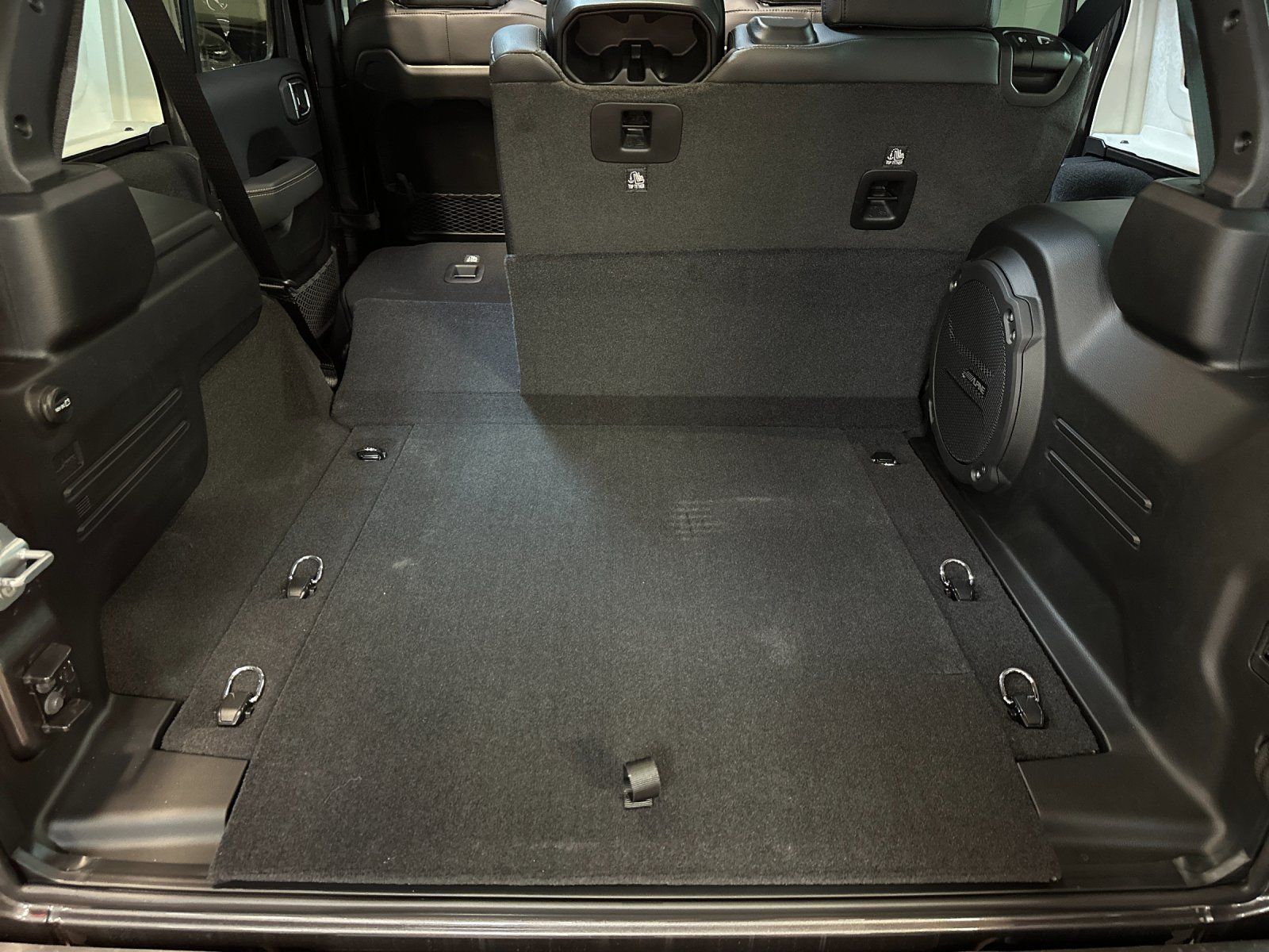 2025 Jeep Wrangler 4-Door Sahara - Photo 14
