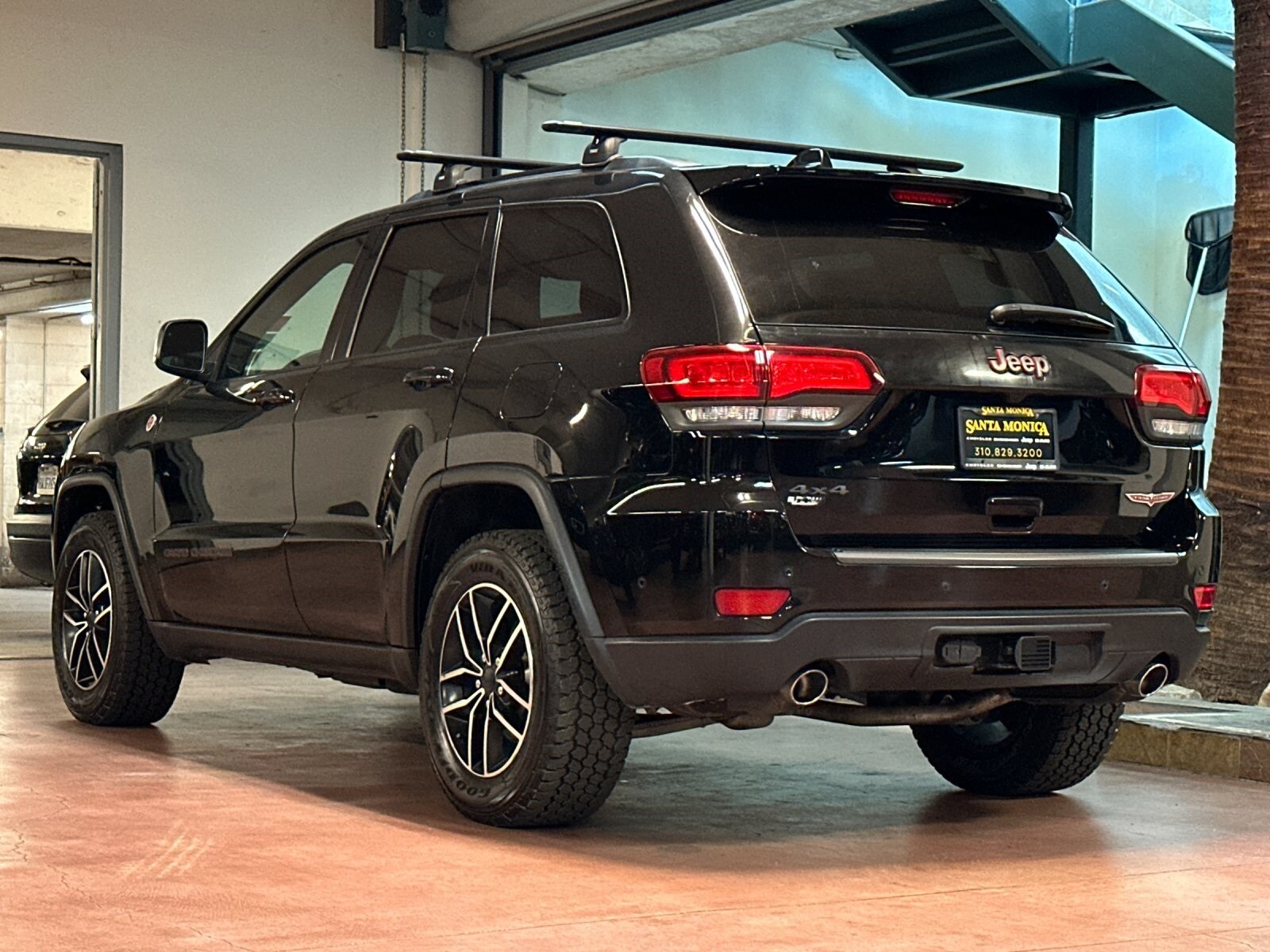2020 Jeep Grand Cherokee Trailhawk photo 2