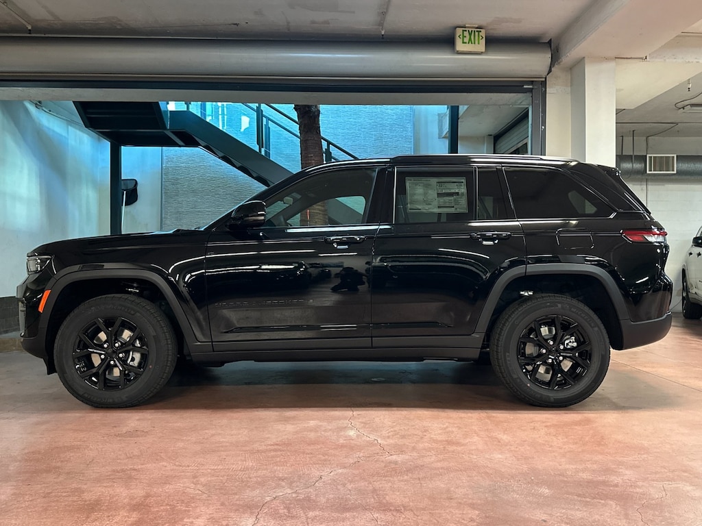 New 2025 Jeep Grand Cherokee ALTITUDE 4X4 Sport Utility