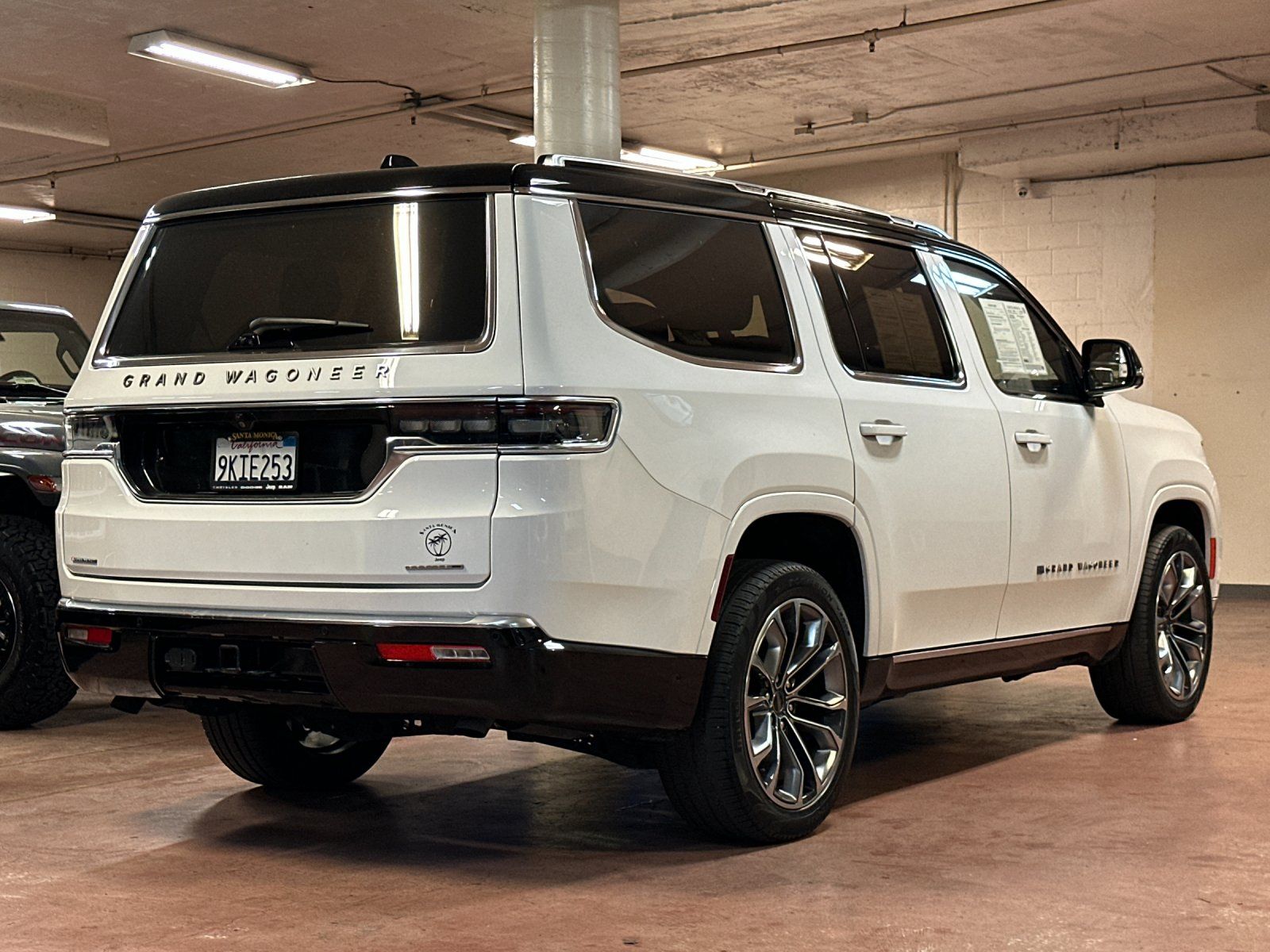 2023 Jeep Grand Wagoneer Series III photo 4