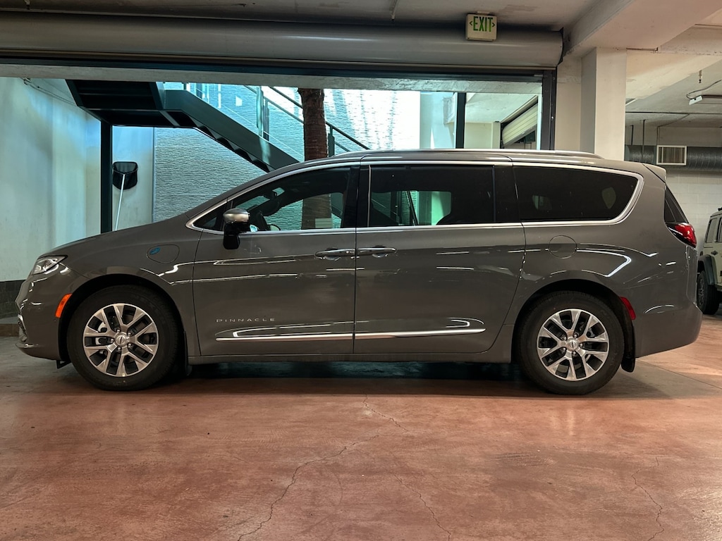 New 2025 Chrysler Pacifica Hybrid PACIFICA PLUG-IN HYBRID PINNACLE Passenger Van