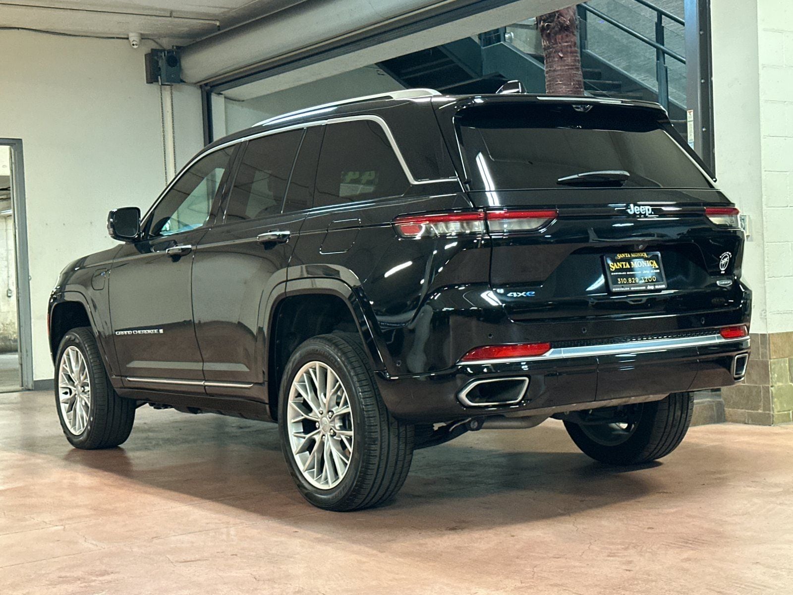 2023 Jeep Grand Cherokee Summit 4xe photo 2