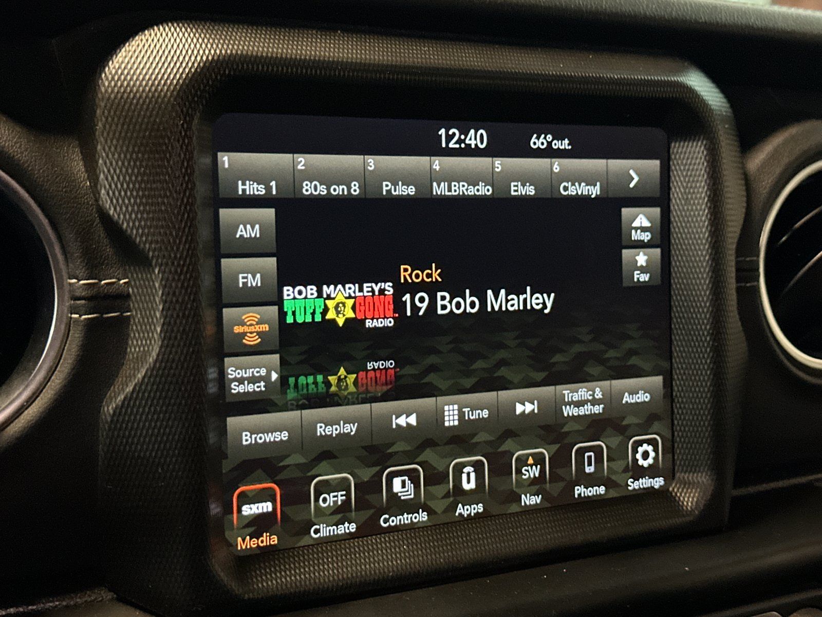 2022 Jeep Wrangler Unlimited Sahara 4XE - Photo 17