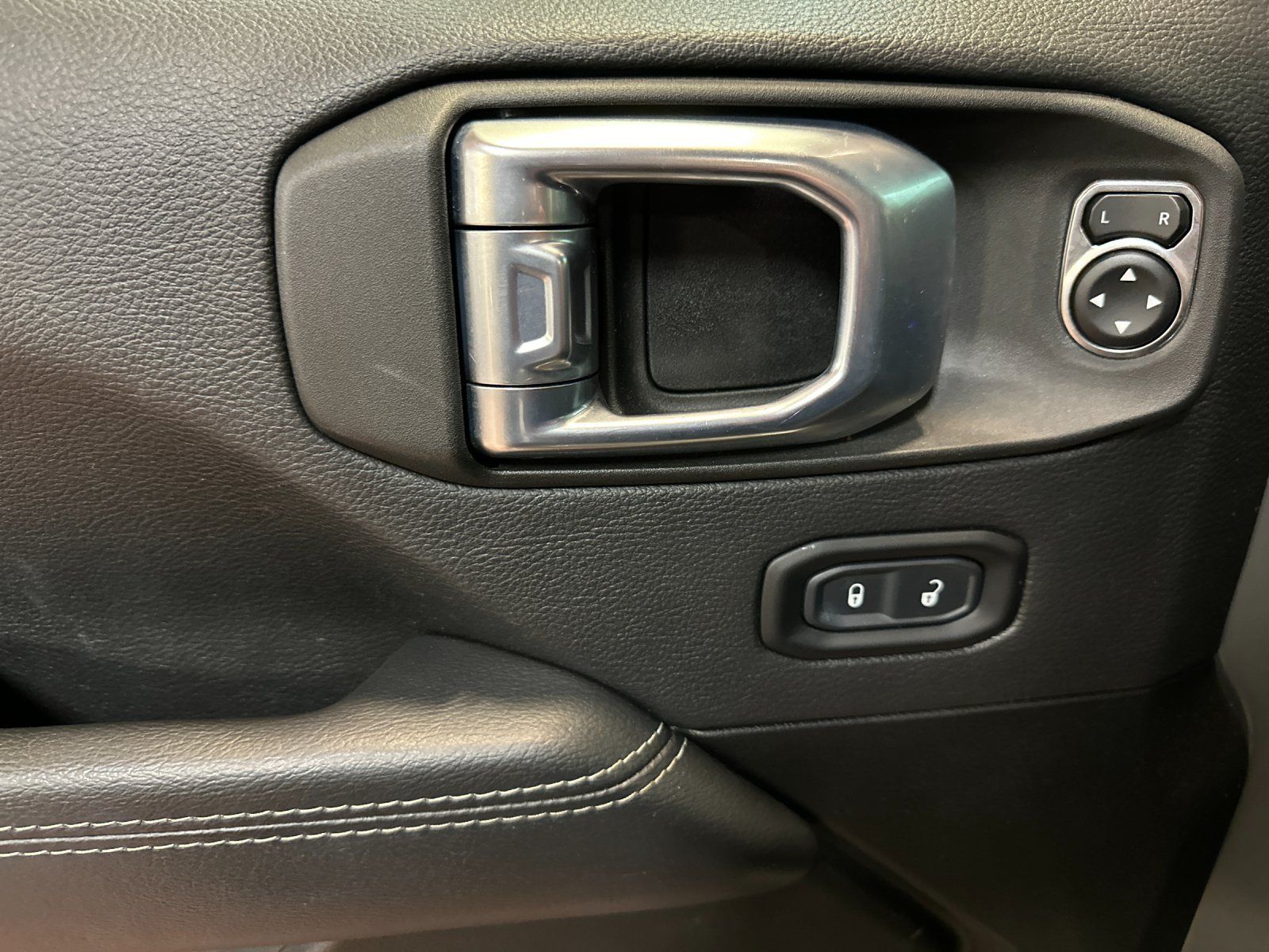 2022 Jeep Wrangler Unlimited Sahara 4XE - Photo 10